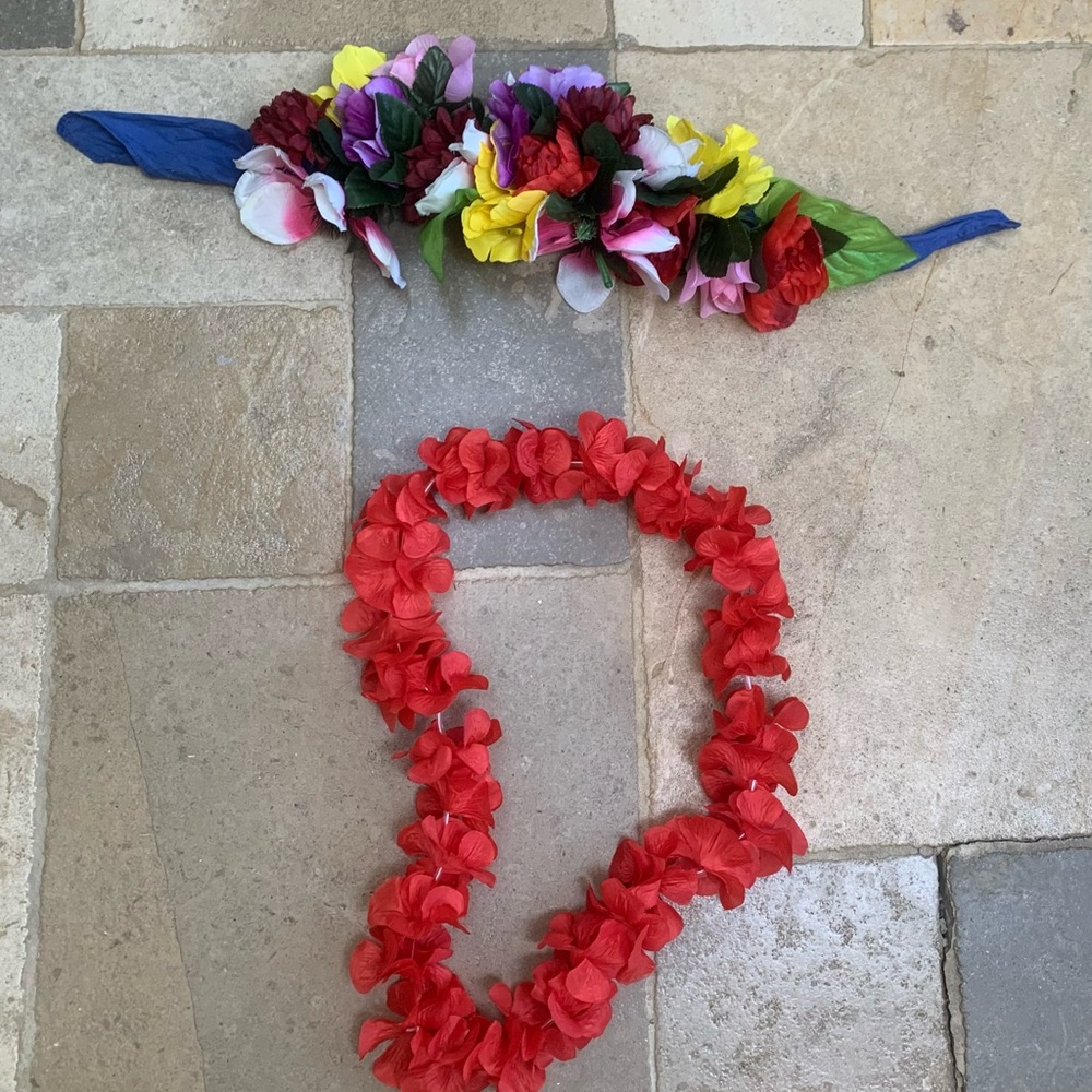 Hawaiian Headdress. Perfect for Halloween and any Luaus!